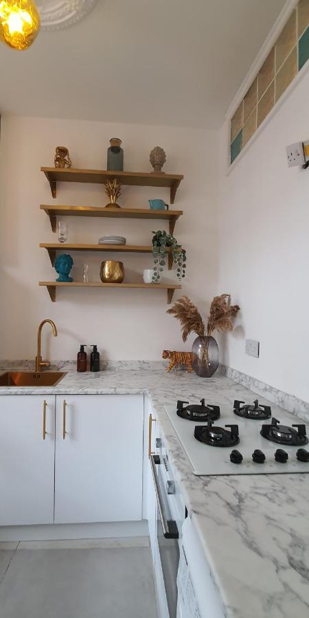 Elegant 5 Bed 4 Bath 'Vogue House' Parisian Style Home مارجيت المظهر الخارجي الصورة