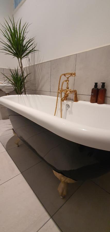 Elegant 5 Bed 4 Bath 'Vogue House' Parisian Style Home مارجيت المظهر الخارجي الصورة